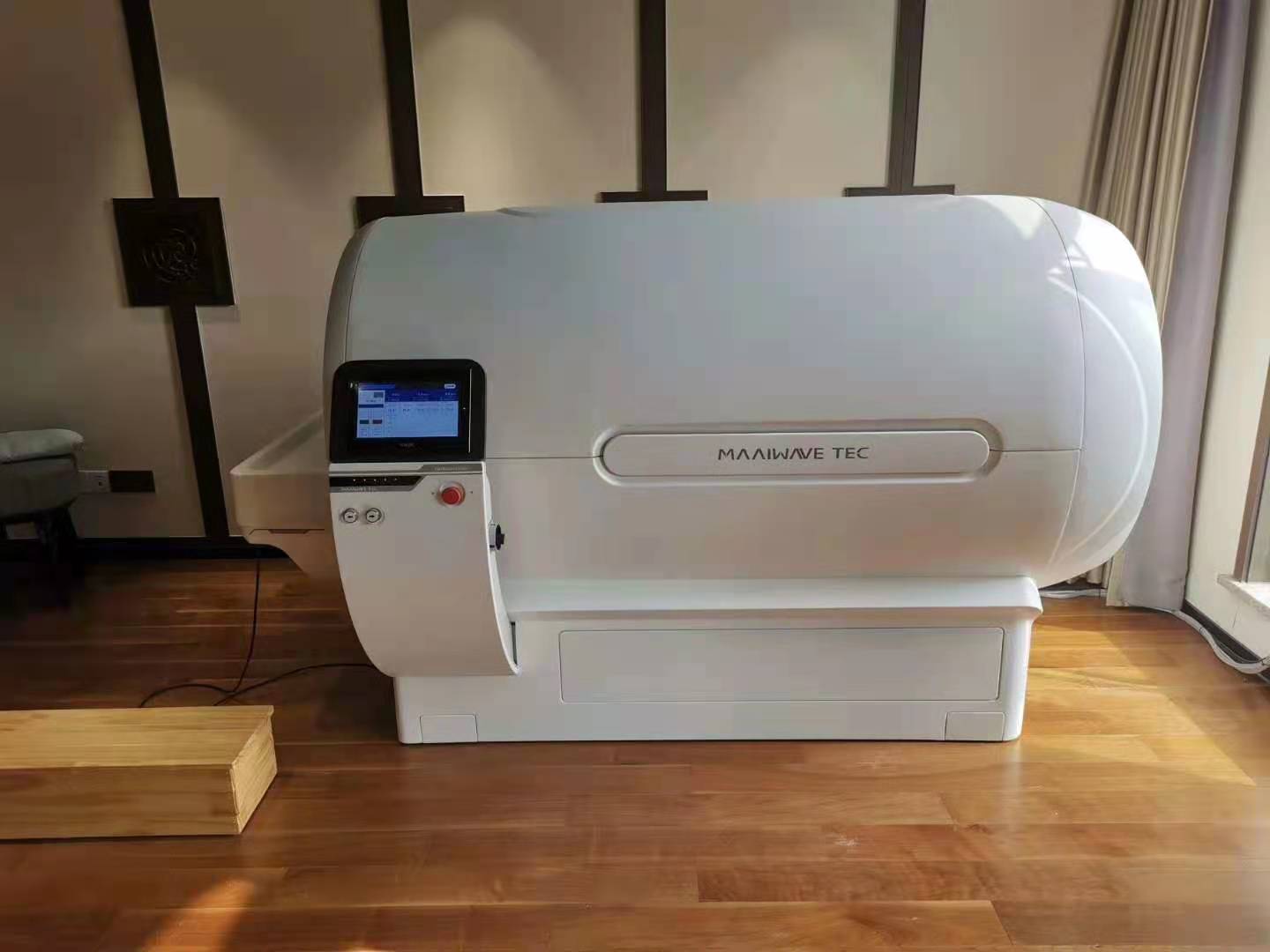 塑藝制造大型吸塑醫(yī)療治療艙產品